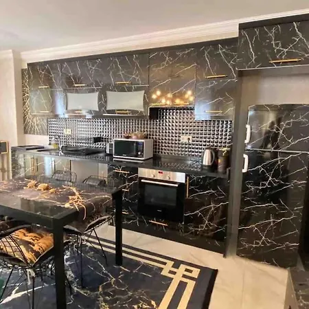 度假居 Cheerful 2 Bedroom Private With Pool 阿拉尼亚
