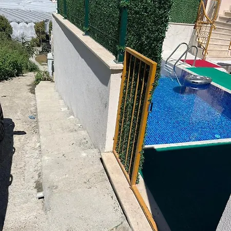 Σπίτι διακοπών Cheerful 2 Bedroom Private With Pool