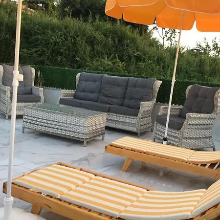 Сasa de vacaciones Cheerful 2 Bedroom Private With Pool